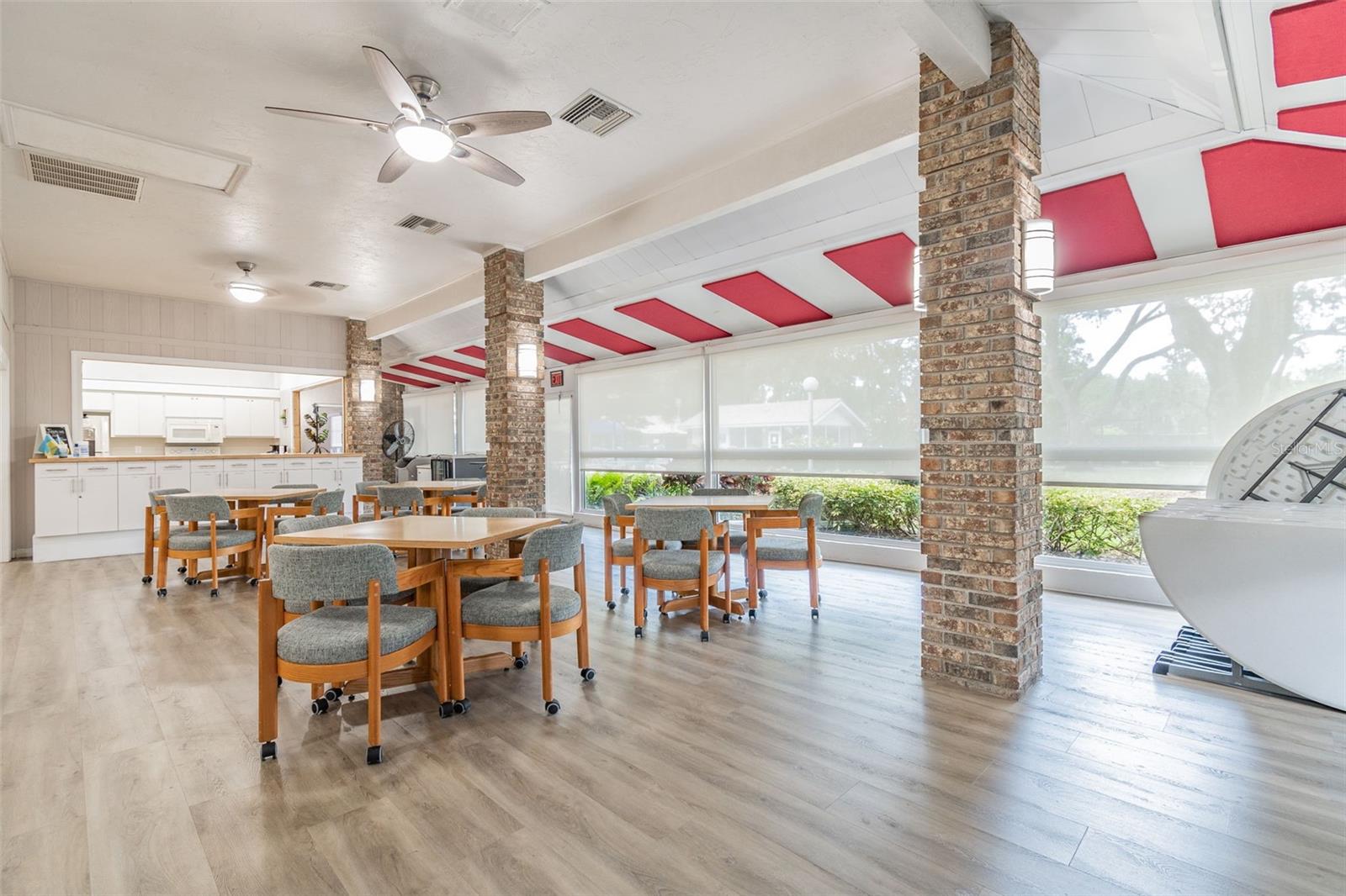 5611 GARDEN LAKES DR — photo 45