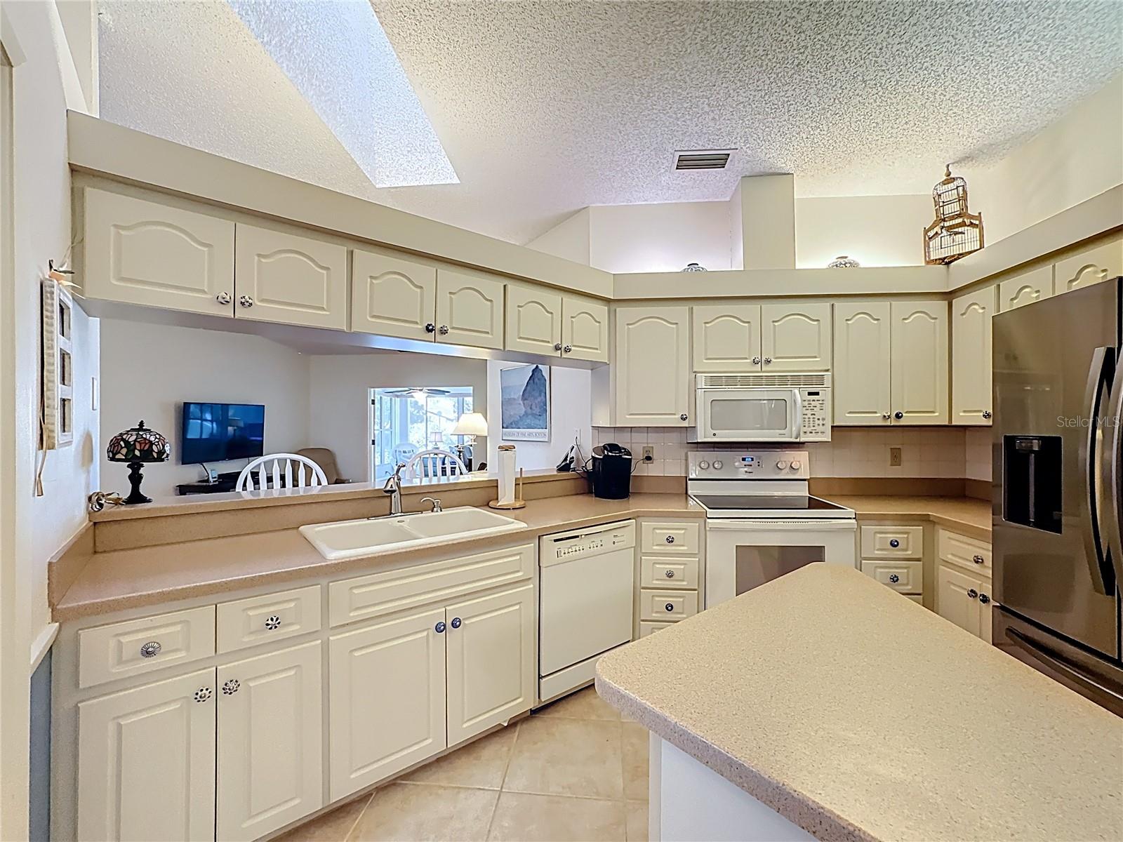 5611 GARDEN LAKES DR — photo 15