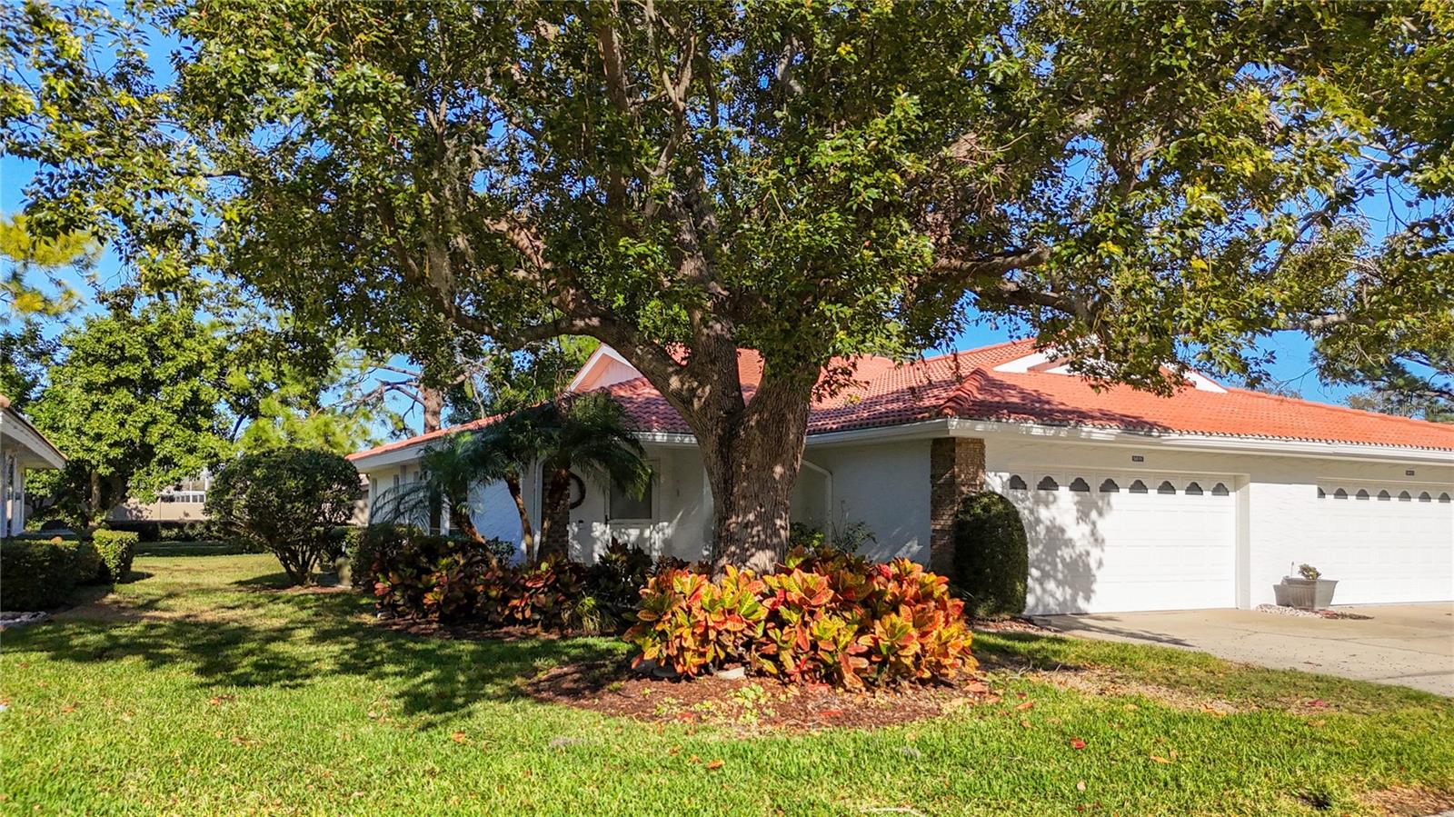 5611 GARDEN LAKES DR — photo 40