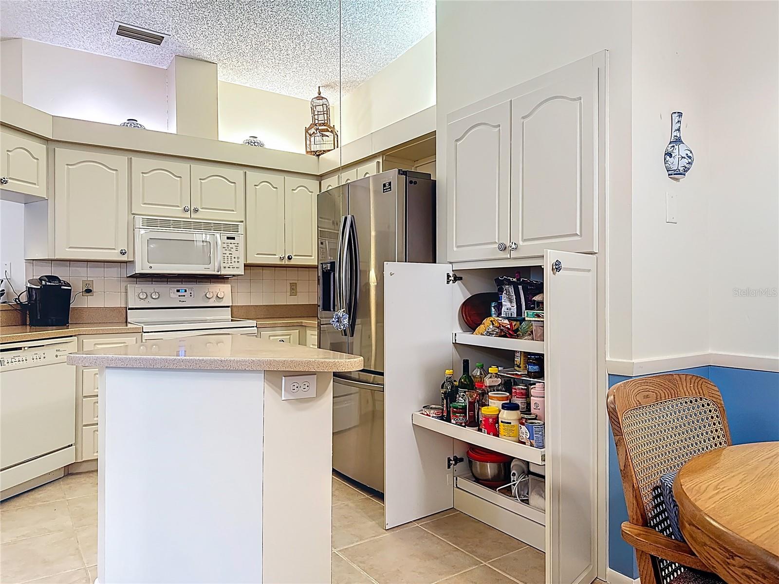 5611 GARDEN LAKES DR — photo 17