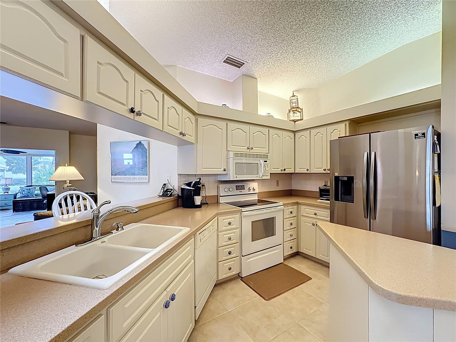5611 GARDEN LAKES DR — photo 14