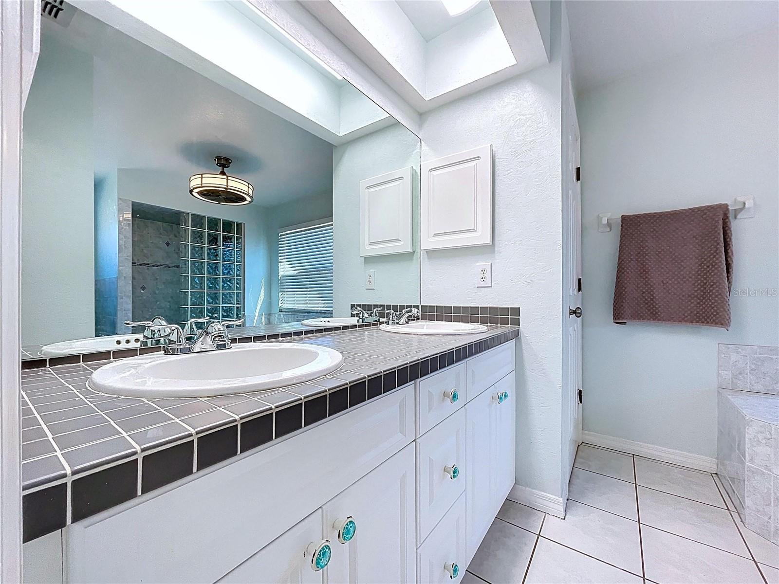 10655 LAKEVIEW DR — photo 36