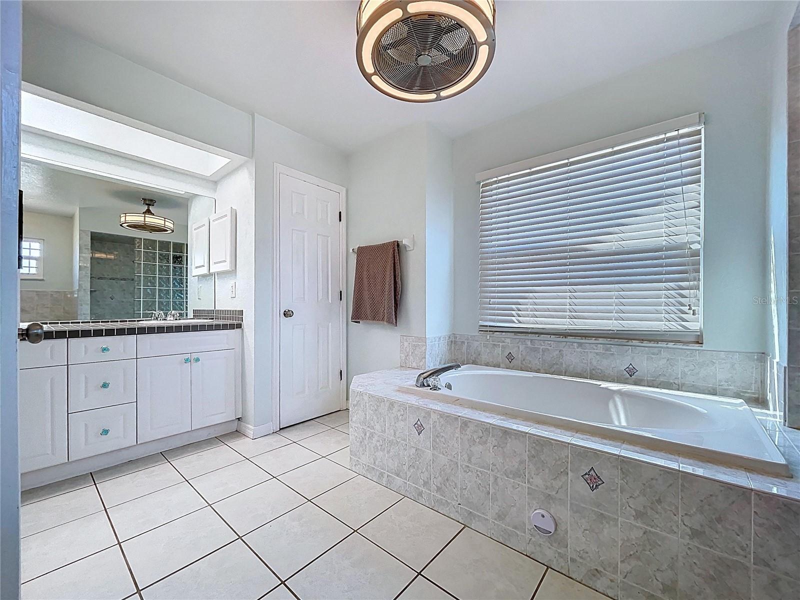 10655 LAKEVIEW DR — photo 39