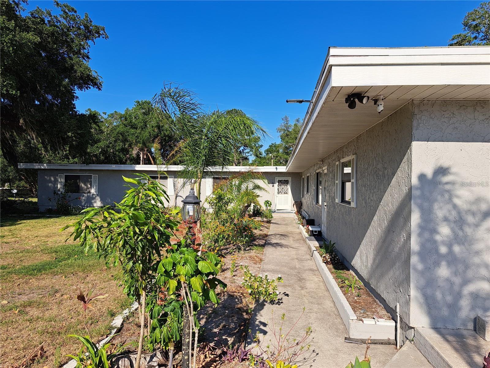 2814 N MARYLAND AVE — photo 3