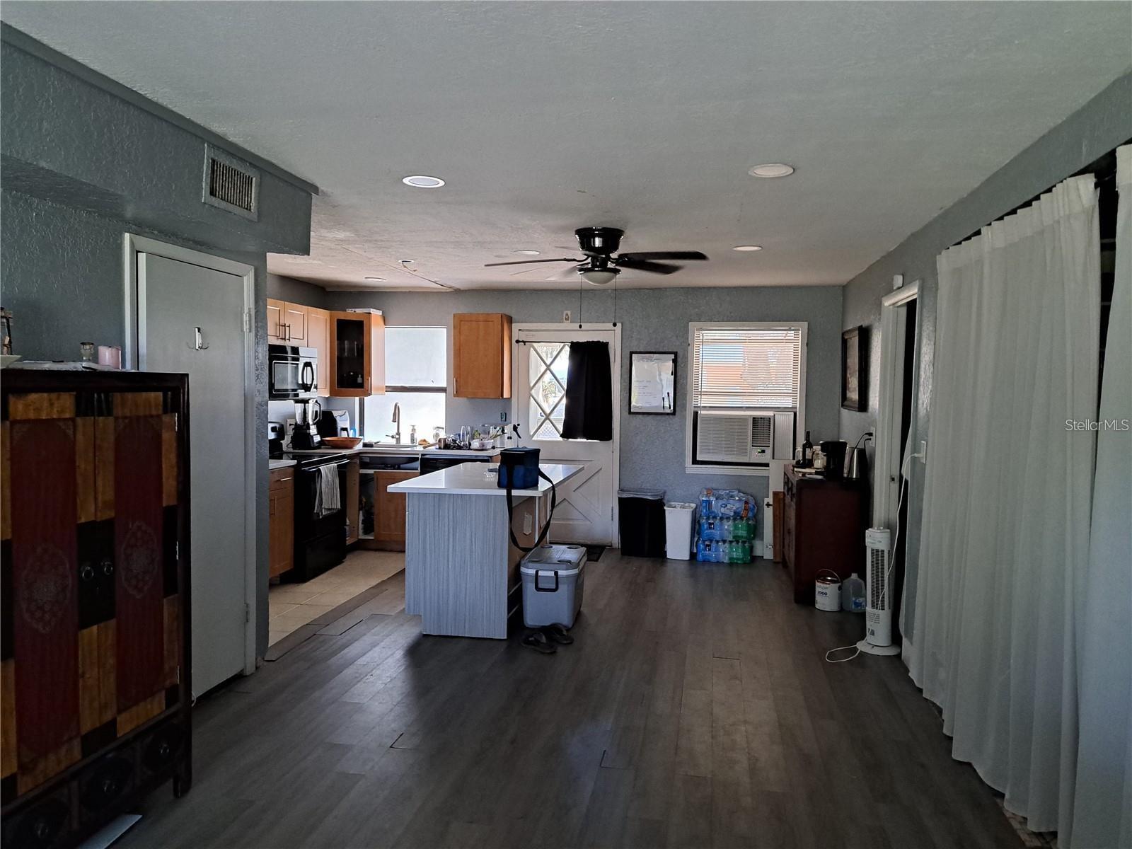 2814 N MARYLAND AVE — photo 26