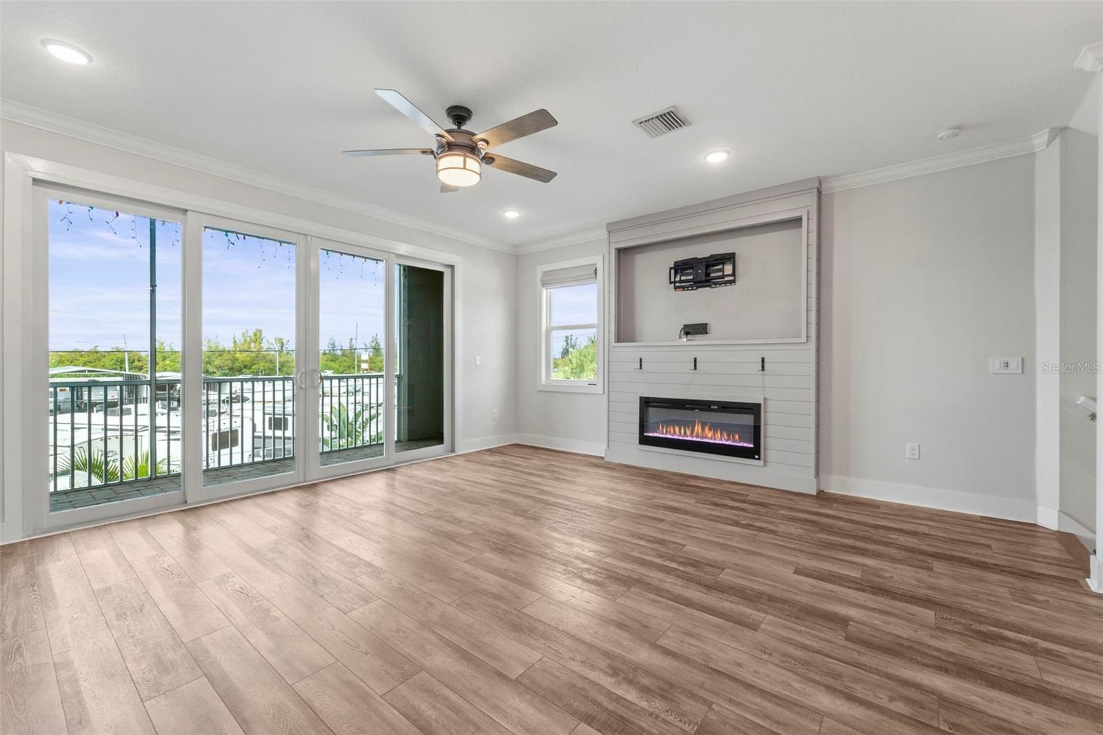 1299 SAVONA DR NE — photo 6