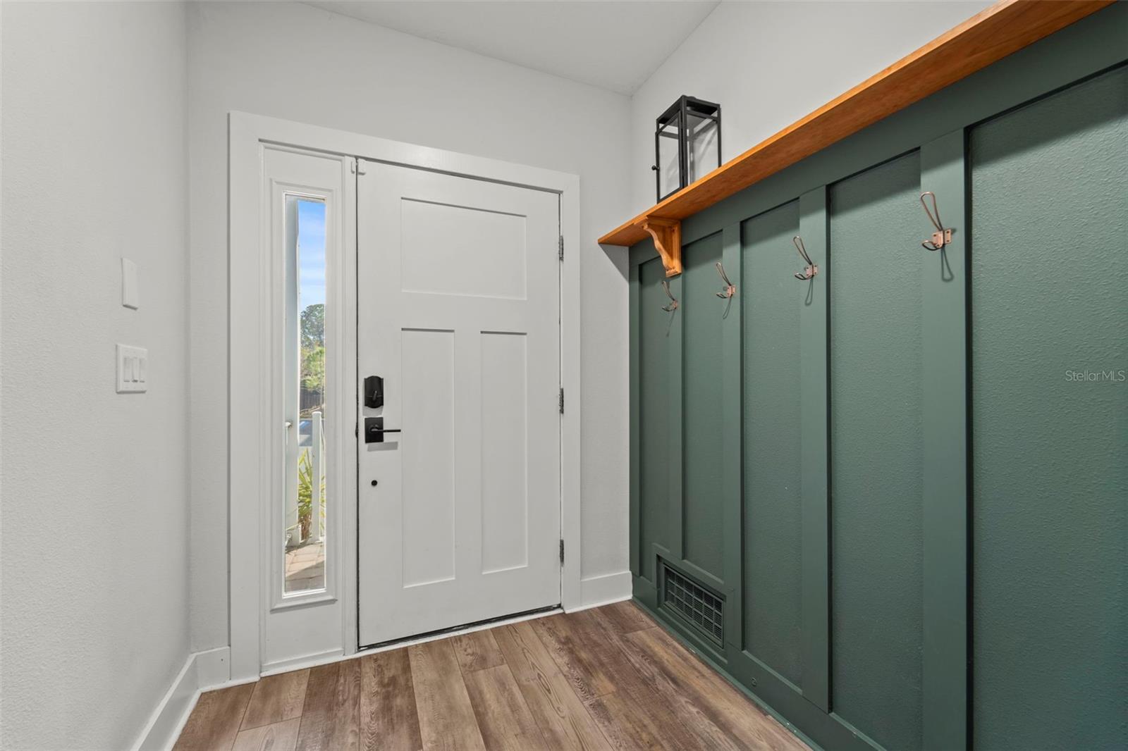 1299 SAVONA DR NE — photo 3
