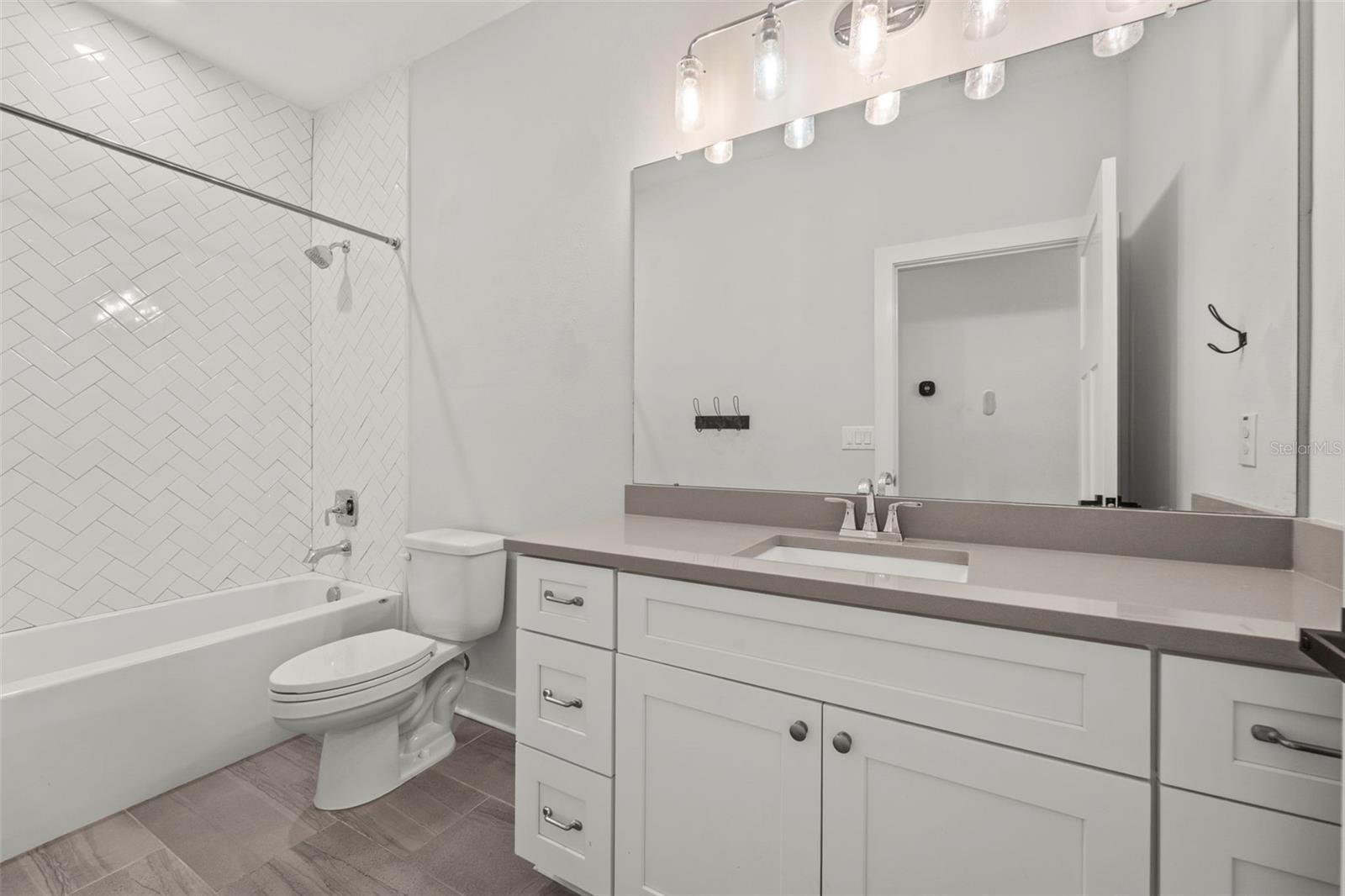 1299 SAVONA DR NE — photo 36