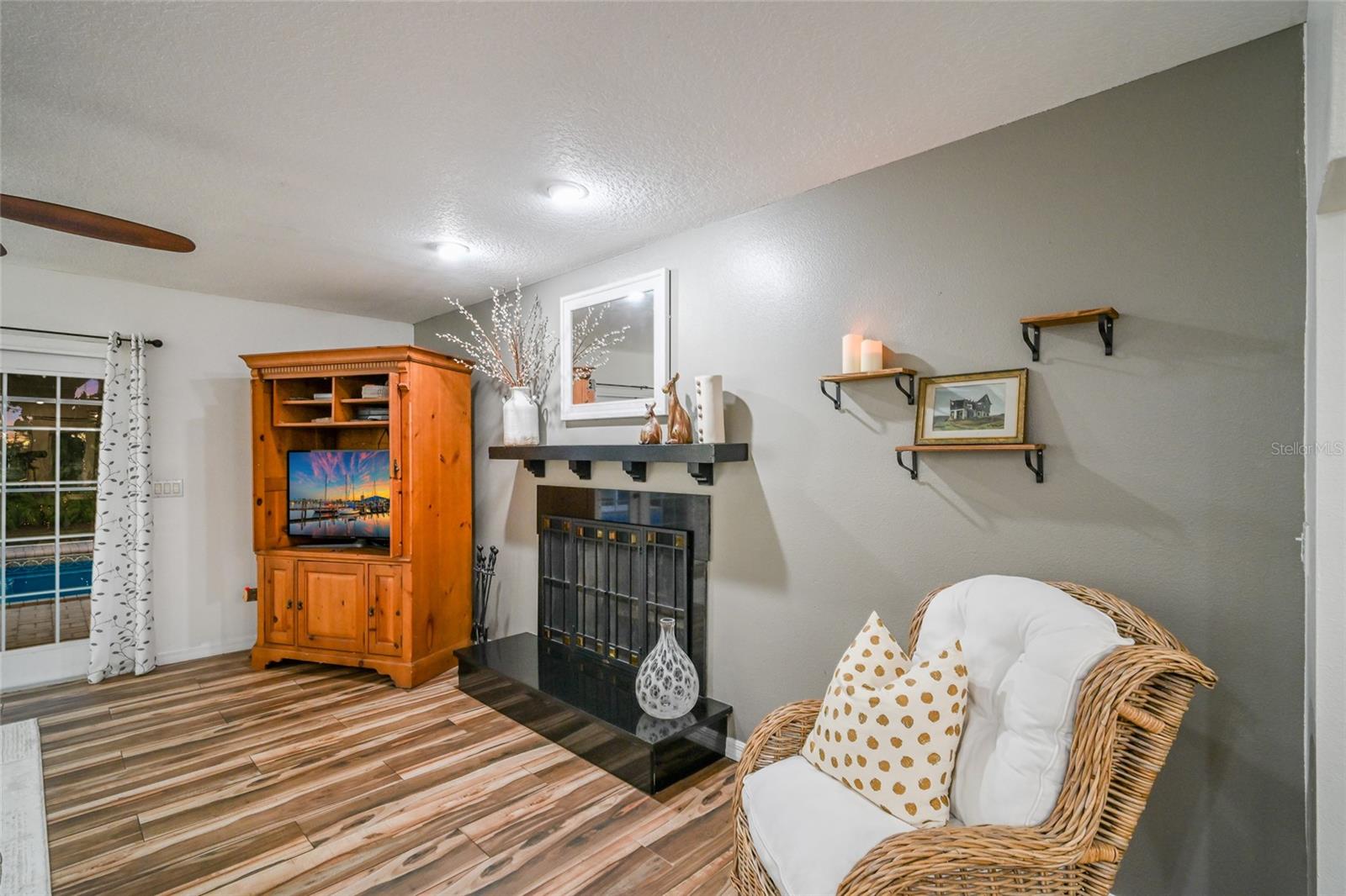 1516 FOX CREEK DR — photo 30