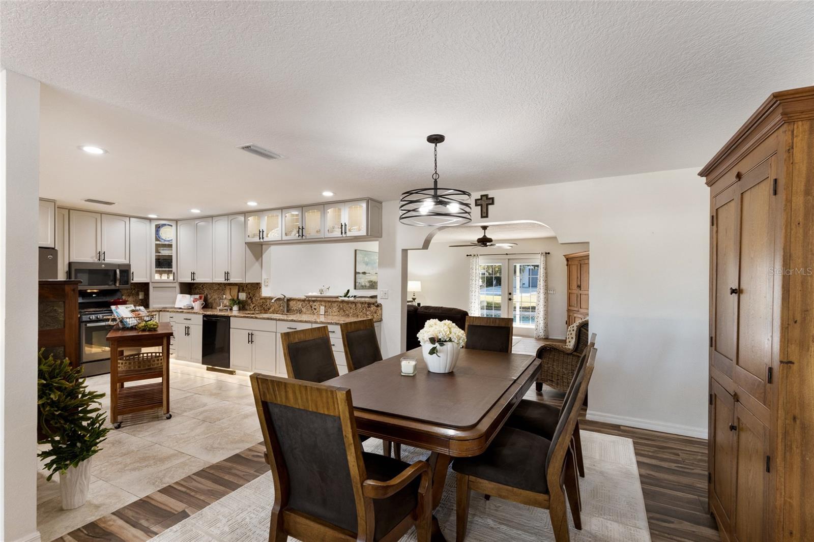1516 FOX CREEK DR — photo 23