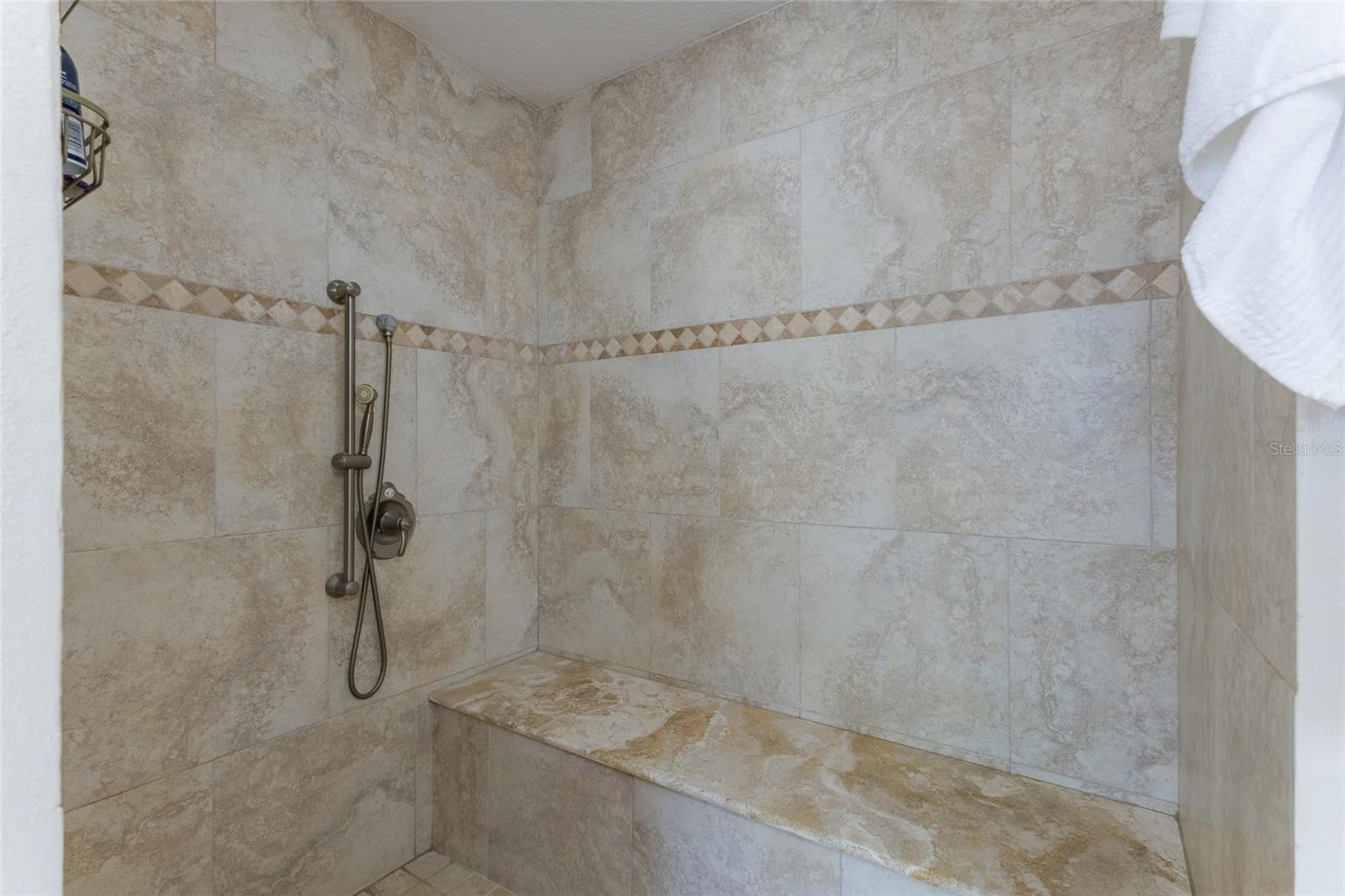 1516 FOX CREEK DR — photo 47