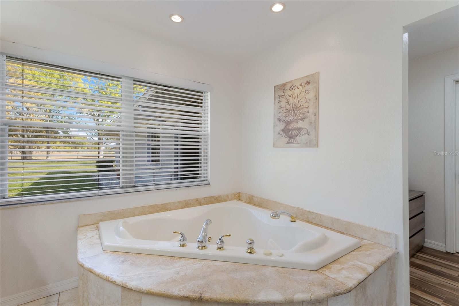 1516 FOX CREEK DR — photo 46