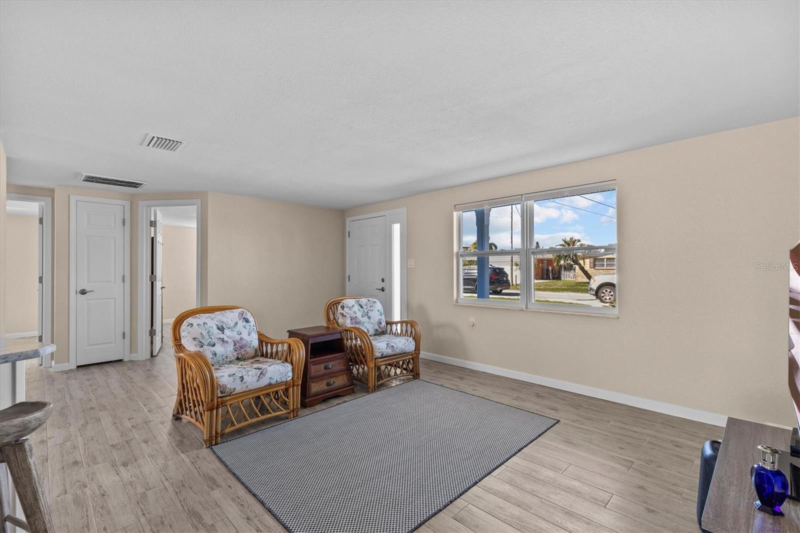 13604 MARIA DR — photo 21