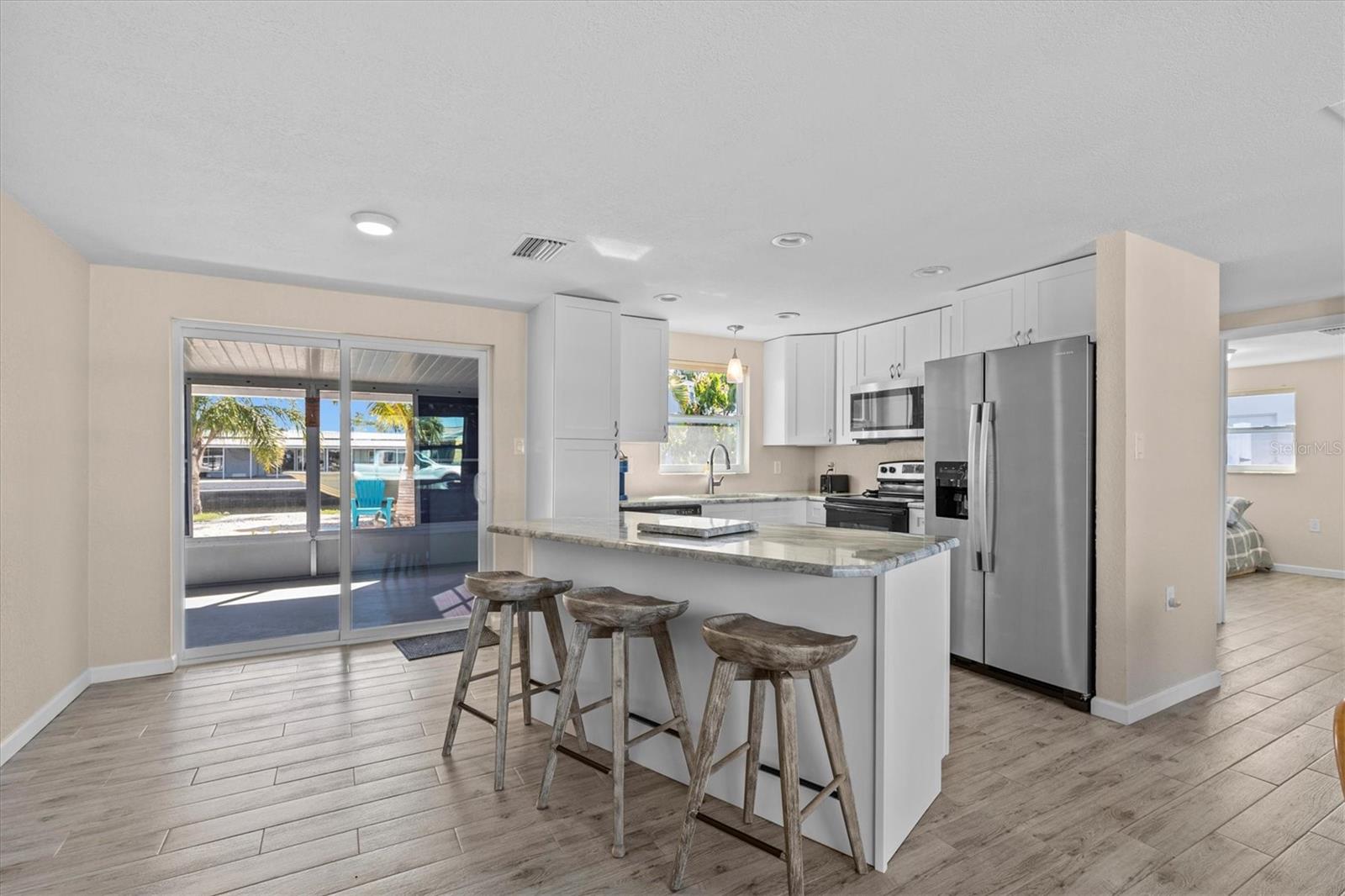 13604 MARIA DR — photo 23