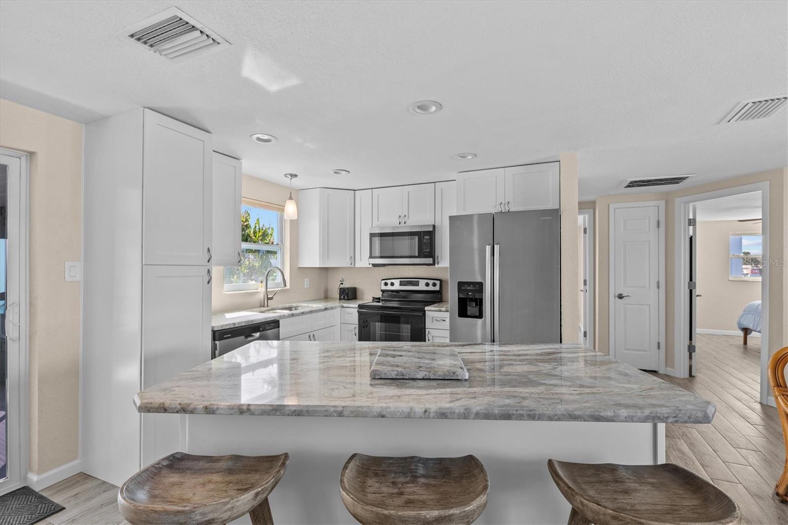 13604 MARIA DR — photo 27