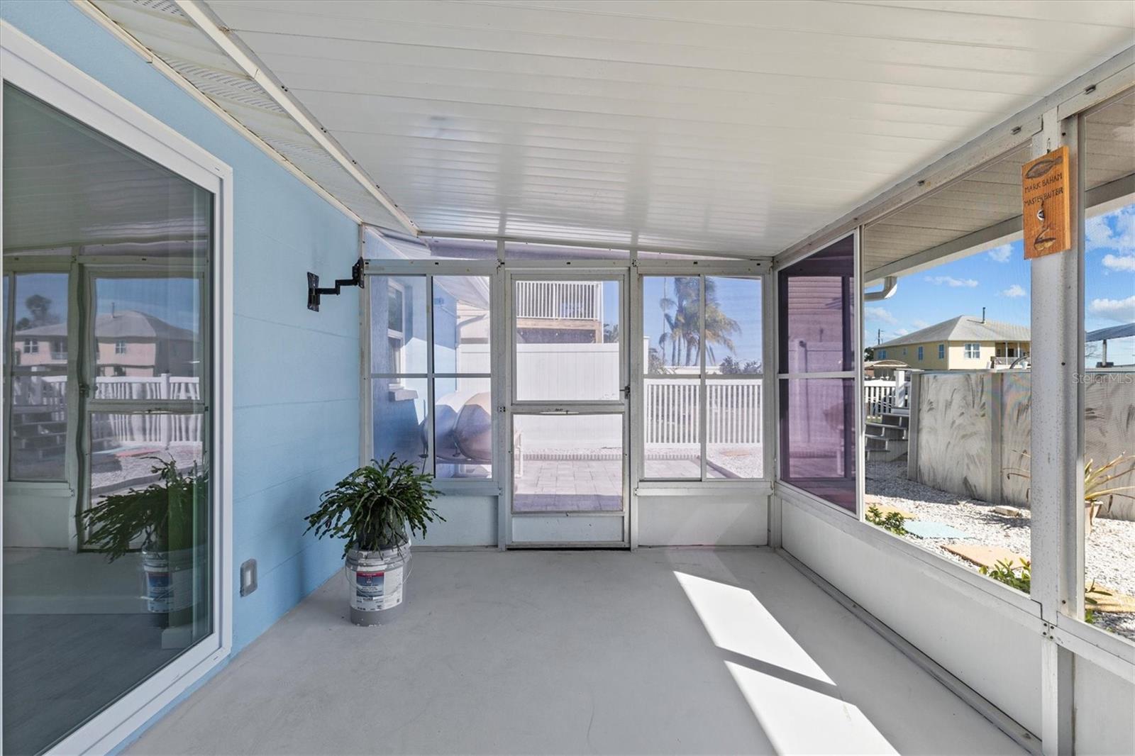 13604 MARIA DR — photo 37