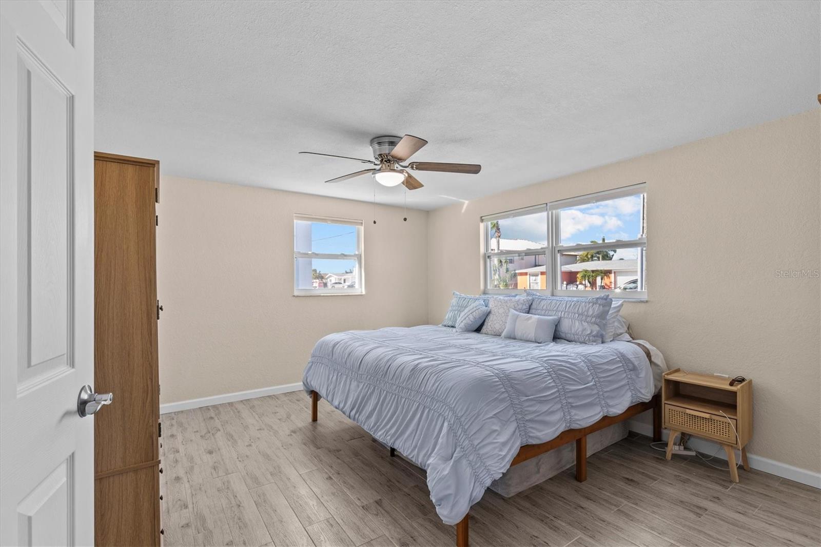 13604 MARIA DR — photo 29
