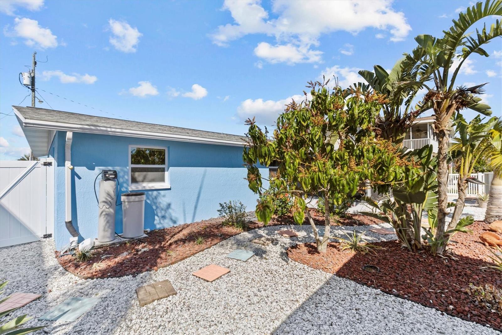 13604 MARIA DR — photo 42