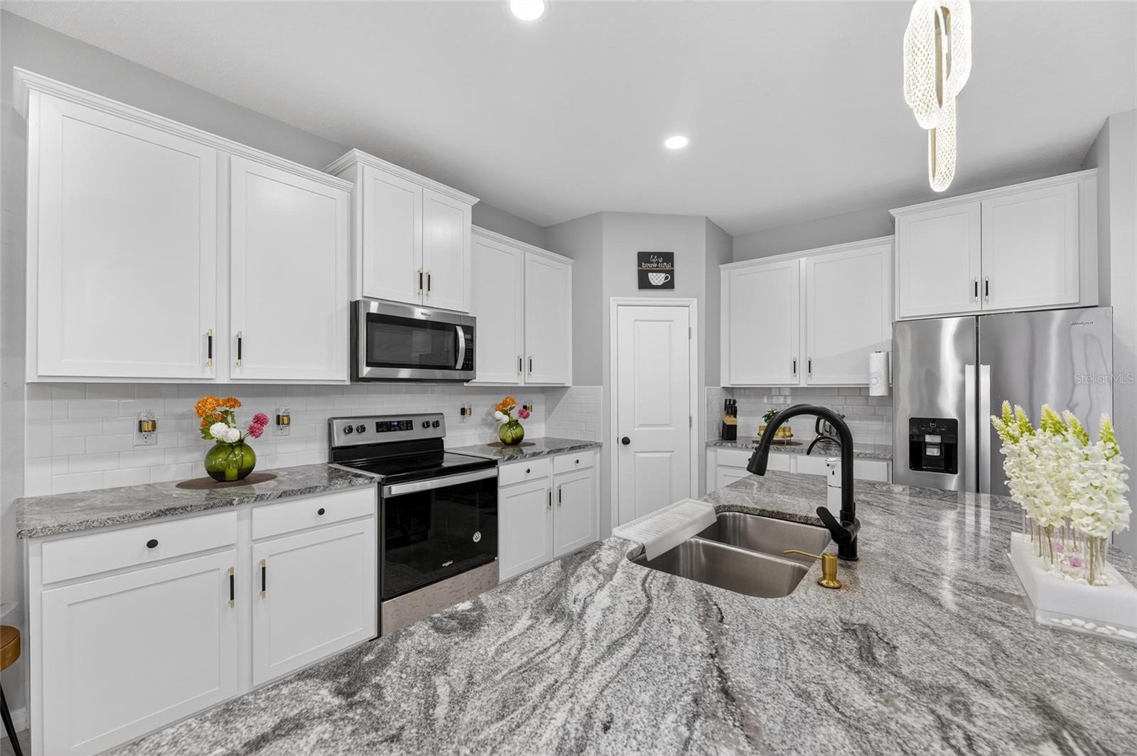 33146 SAND CREEK DR — photo 22