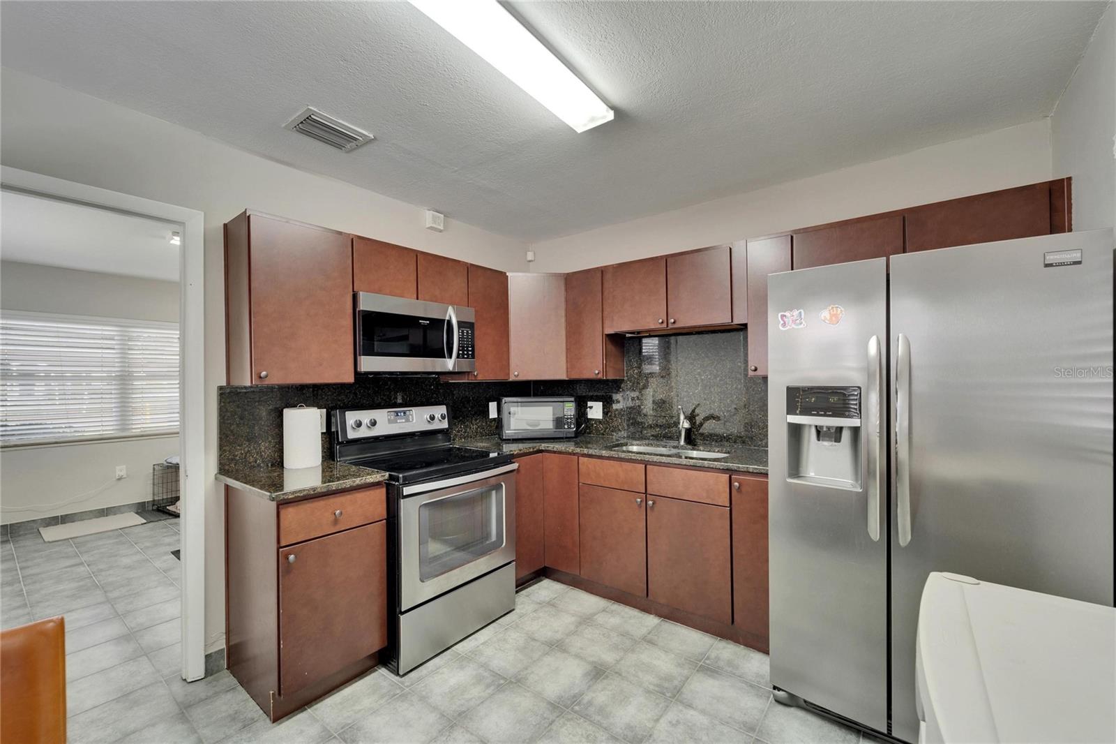 126 RIDGEWOOD AVE — photo 30