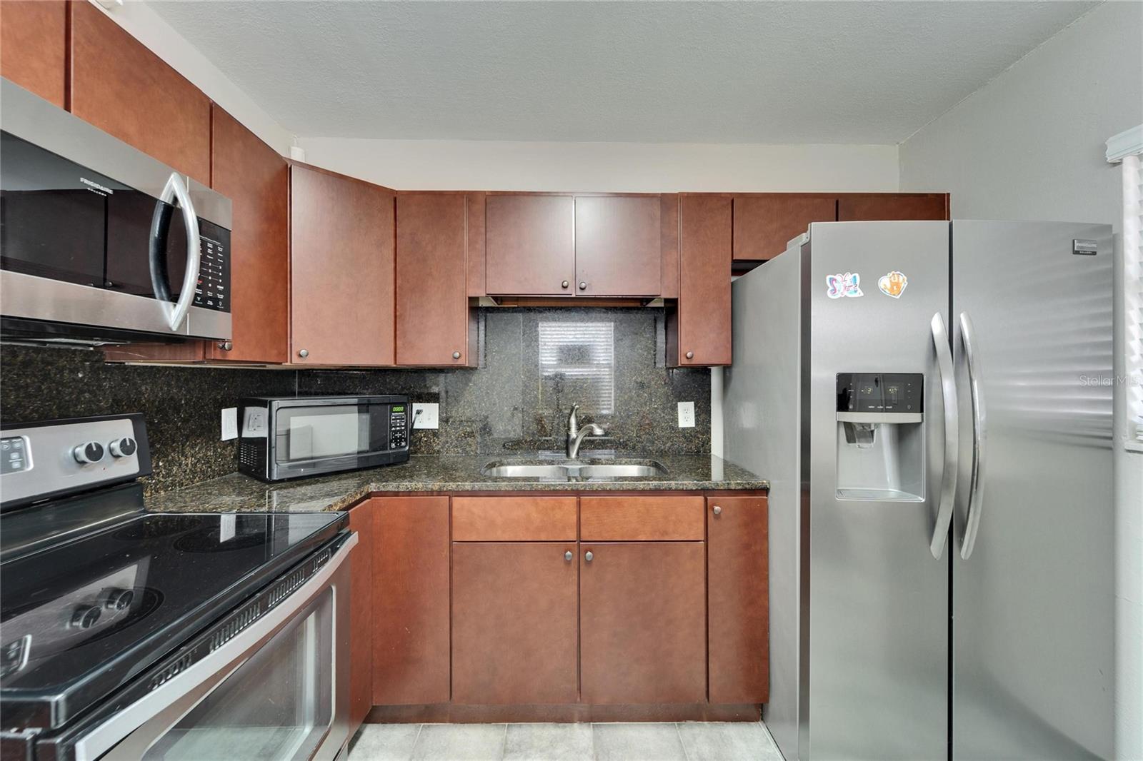 126 RIDGEWOOD AVE — photo 32
