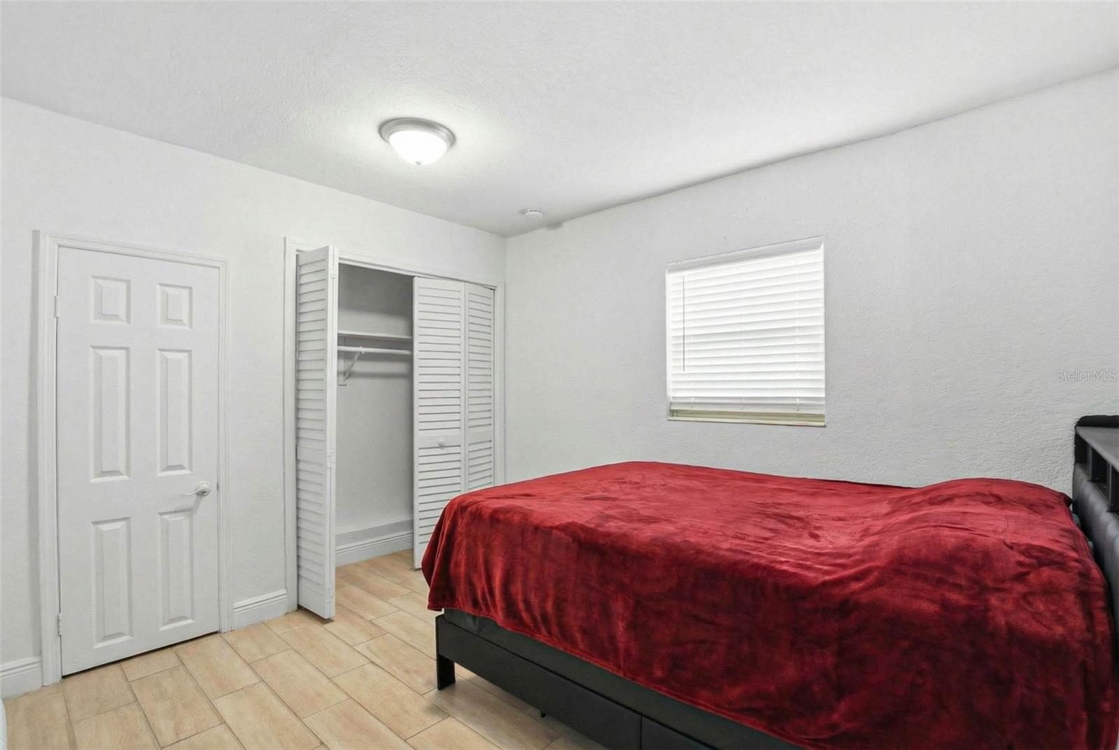2521 W CREST AVE — photo 23