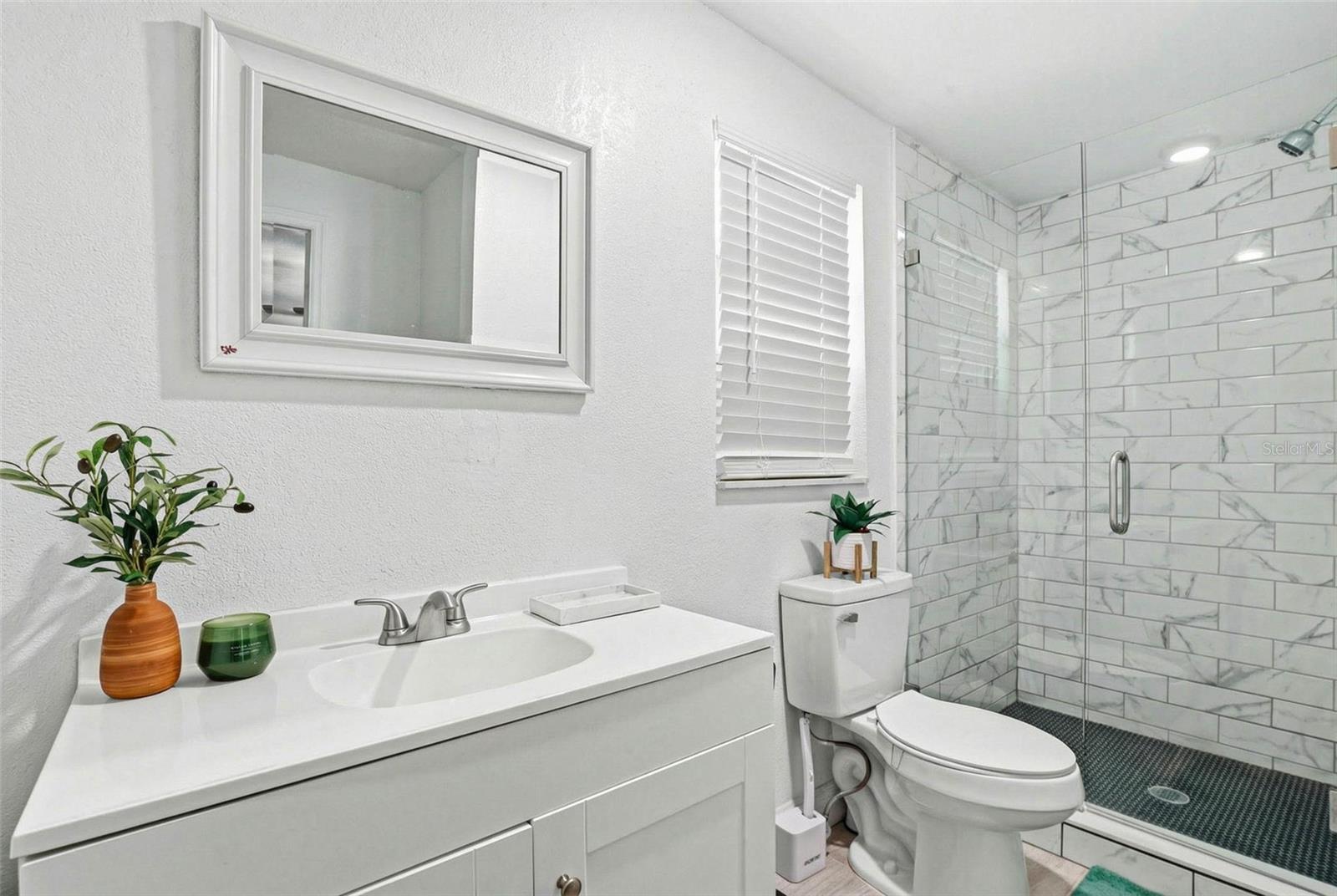 2521 W CREST AVE — photo 26