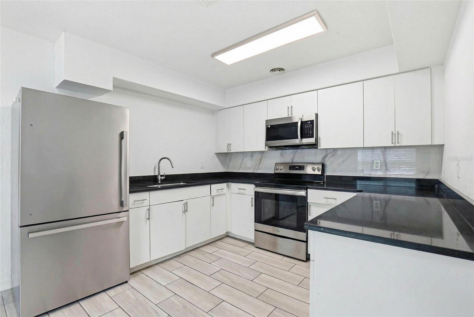 2521 W CREST AVE — photo 10