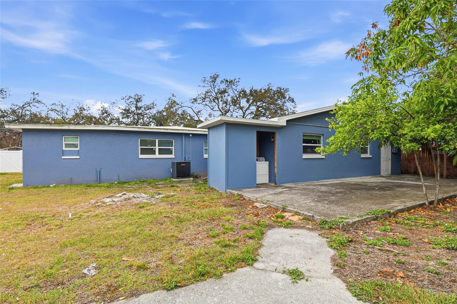 2521 W CREST AVE — photo 57