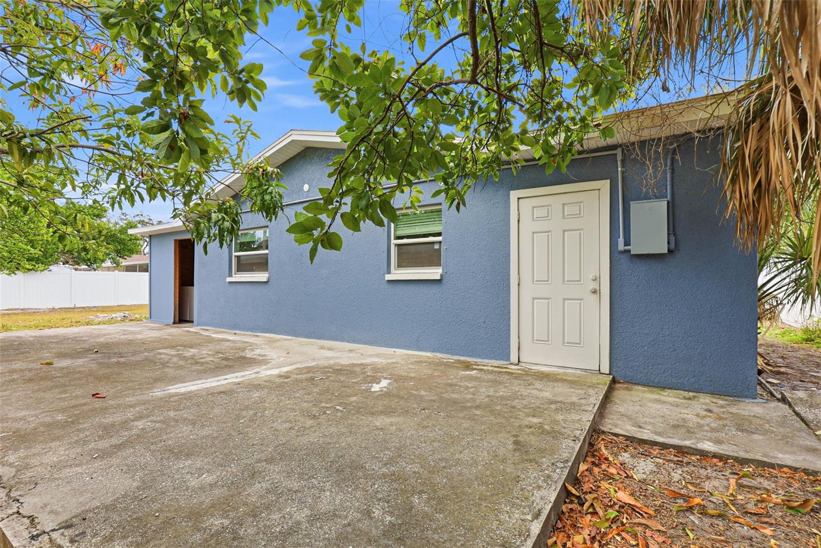 2521 W CREST AVE — photo 53