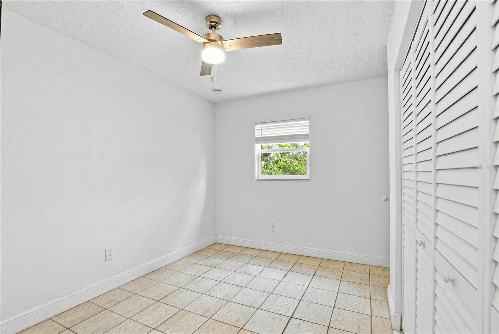 2521 W CREST AVE — photo 43