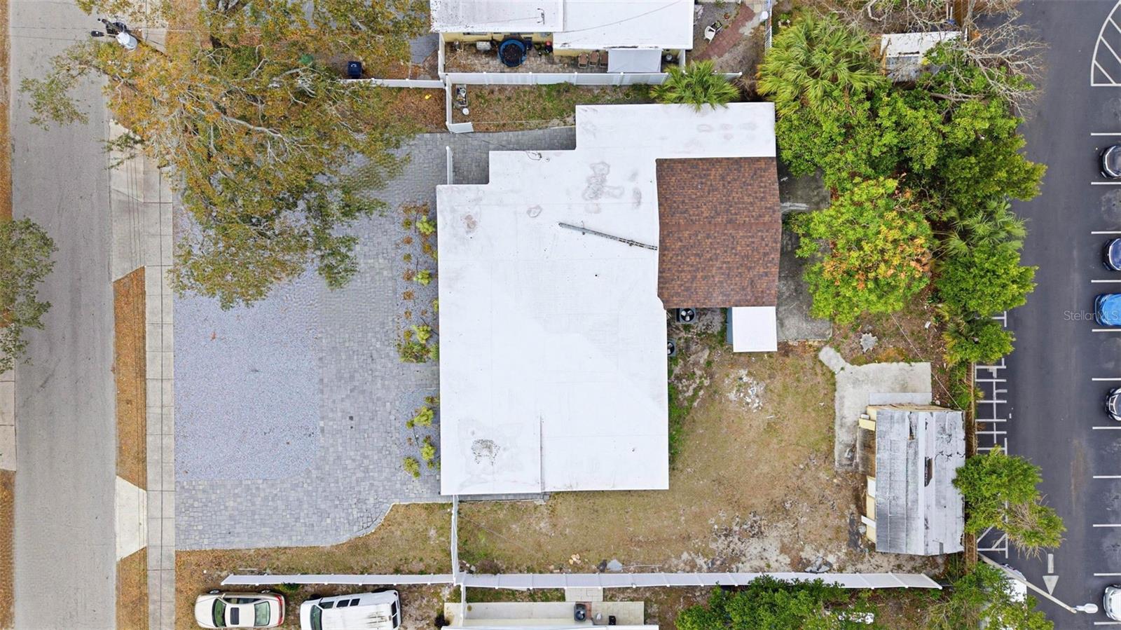 2521 W CREST AVE — photo 79