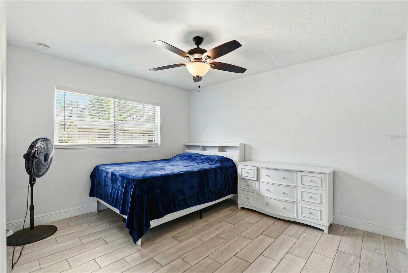 2521 W CREST AVE — photo 21