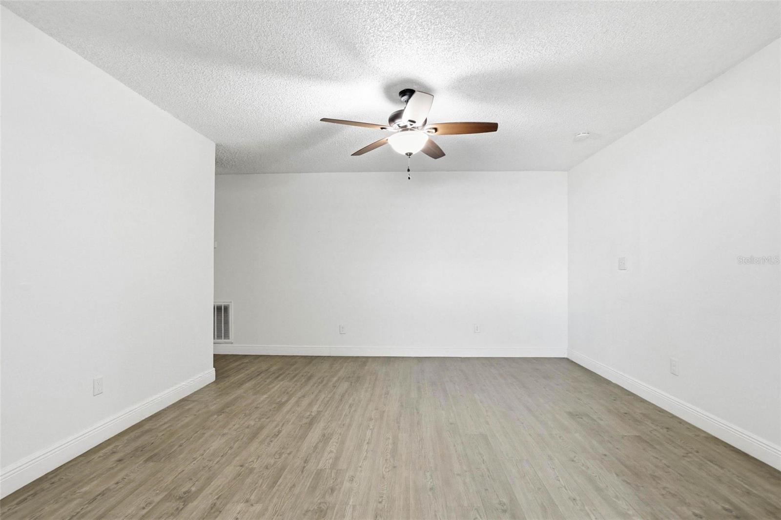 2521 W CREST AVE — photo 32