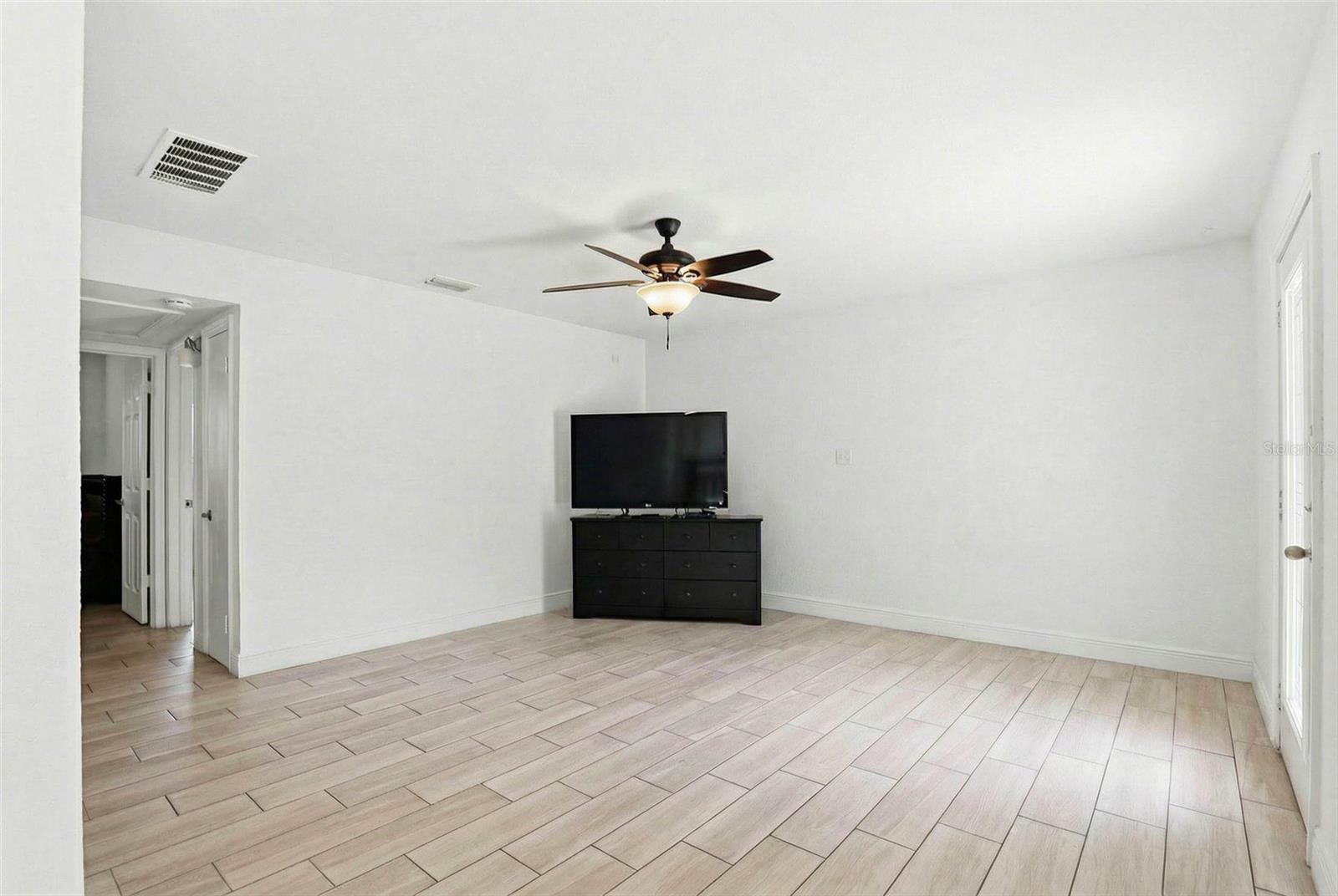 2521 W CREST AVE — photo 5