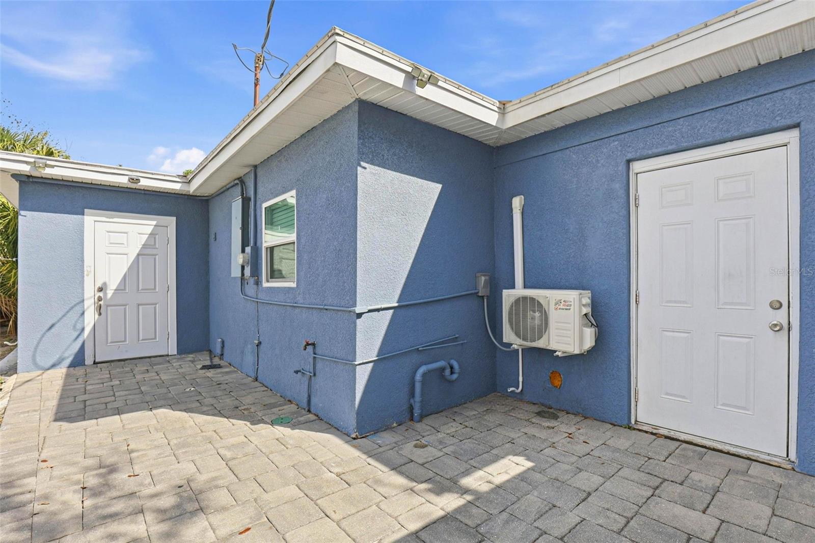 2521 W CREST AVE — photo 37