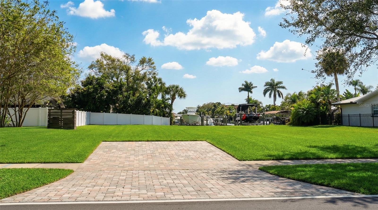 3904 DANA SHORES DR — photo 4