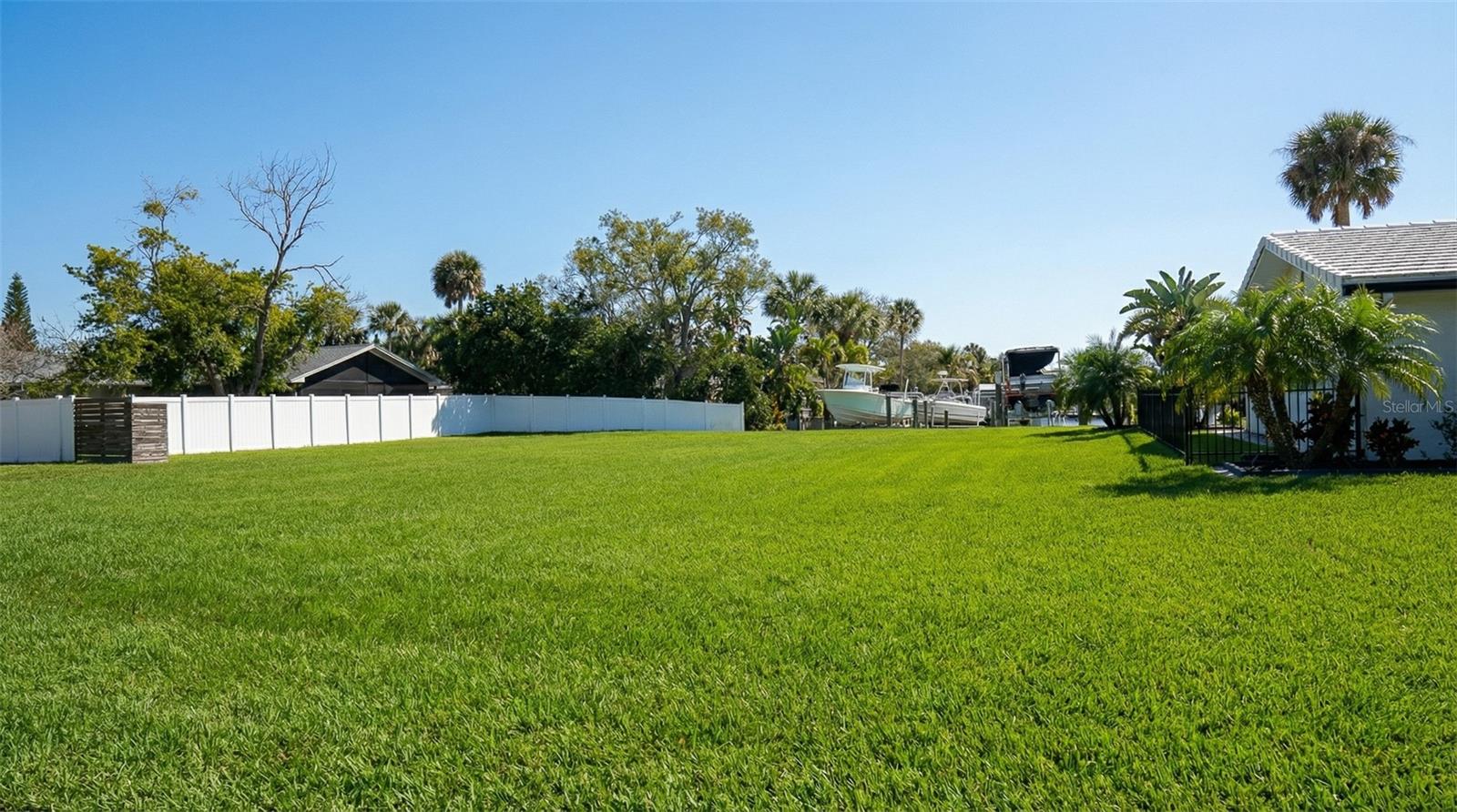 3904 DANA SHORES DR — photo 6