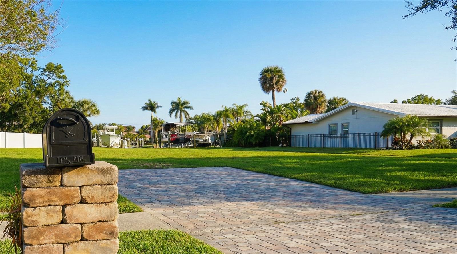 3904 DANA SHORES DR — photo 8