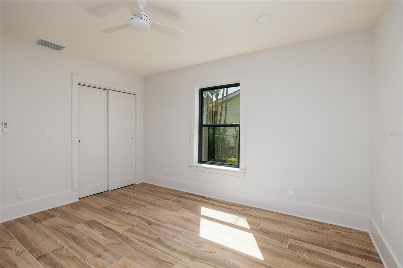2032 KANSAS AVE NE — photo 21
