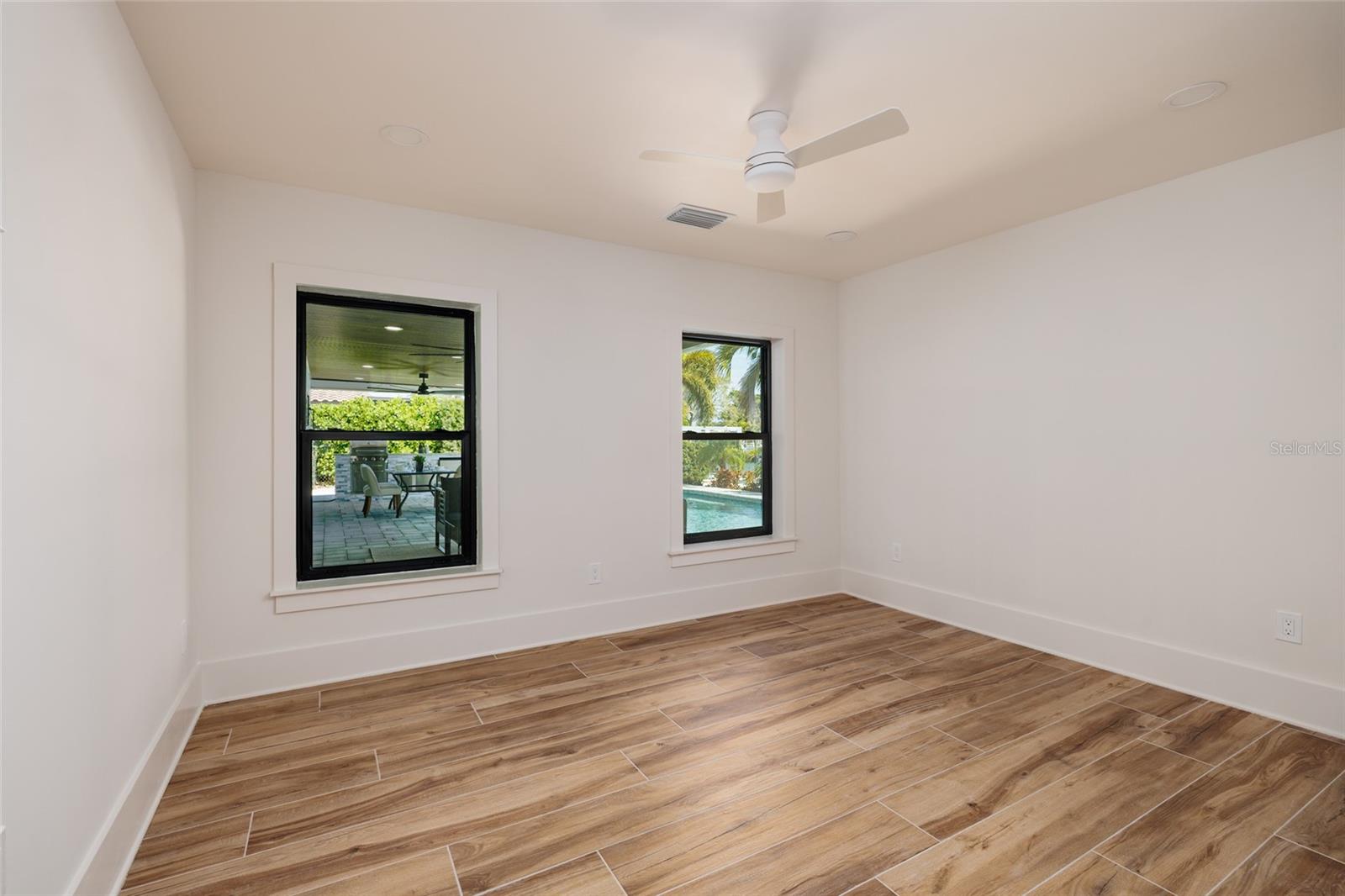 2032 KANSAS AVE NE — photo 23