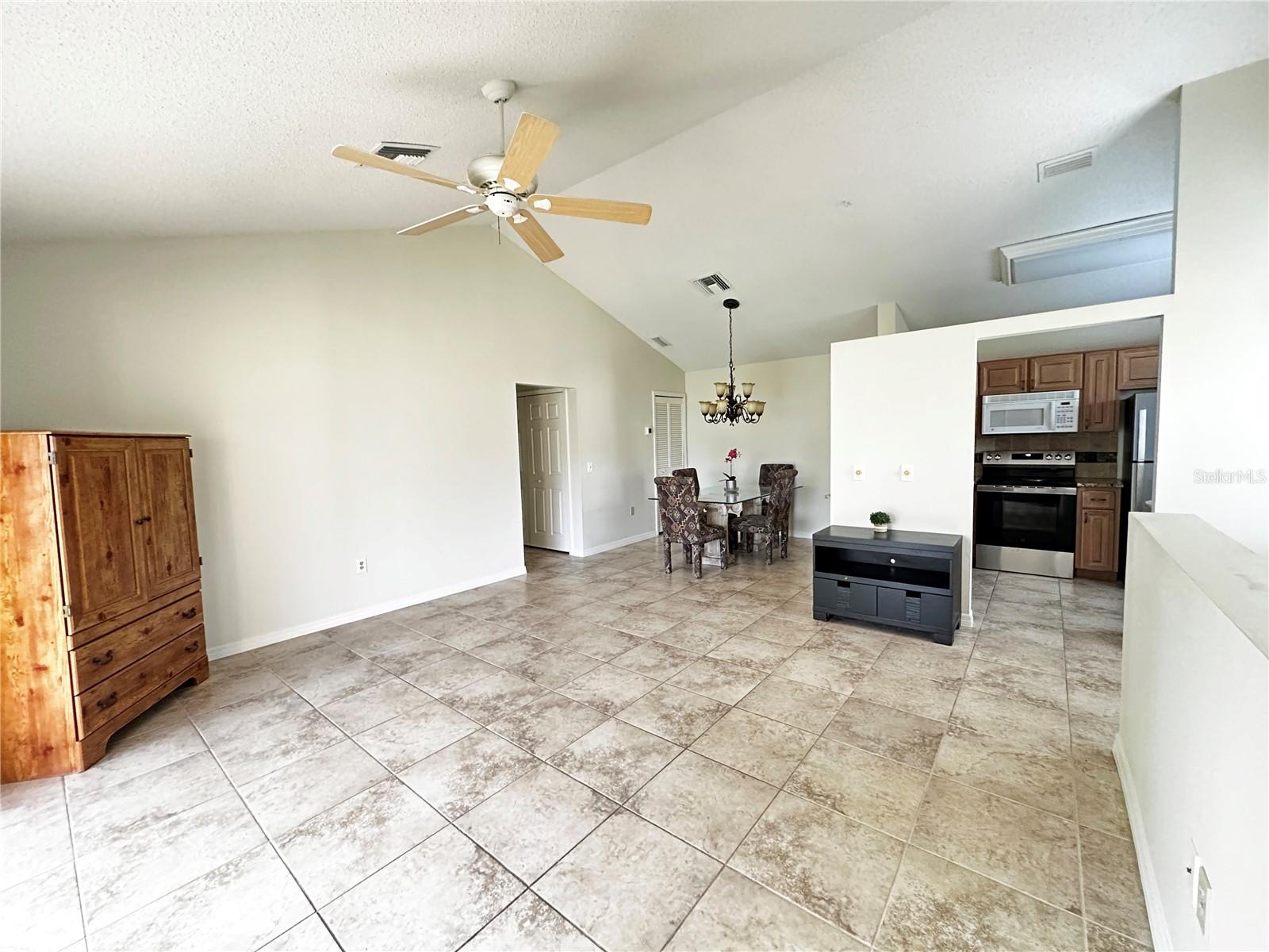 5654 GARDENS DR — photo 13