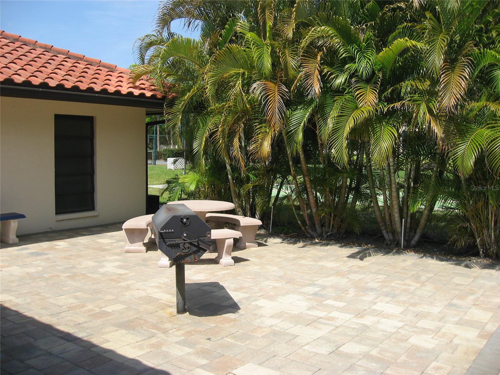 5654 GARDENS DR — photo 51