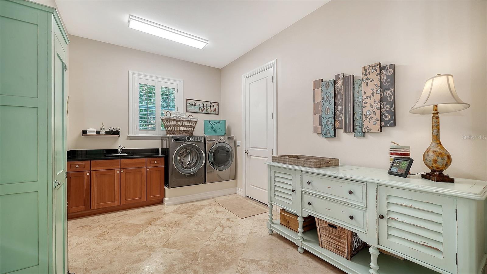 605 N POINT DR — photo 42