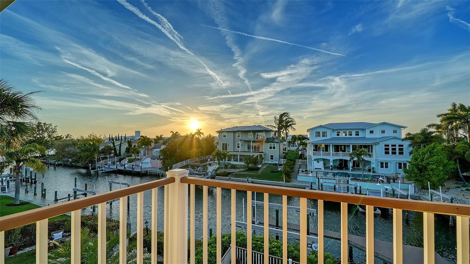 605 N POINT DR — photo 63