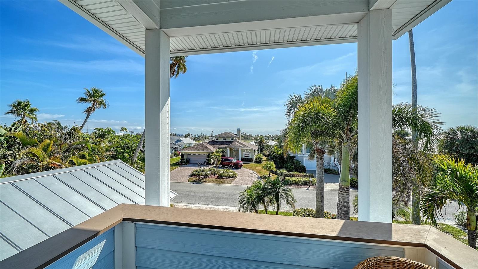 605 N POINT DR — photo 70
