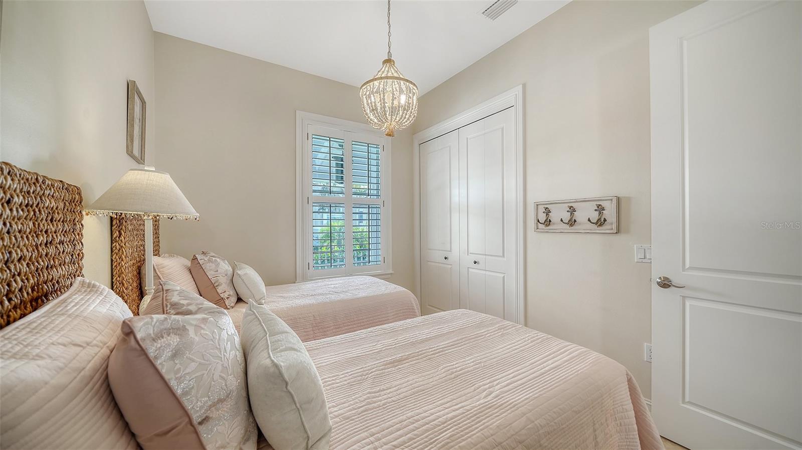 605 N POINT DR — photo 57