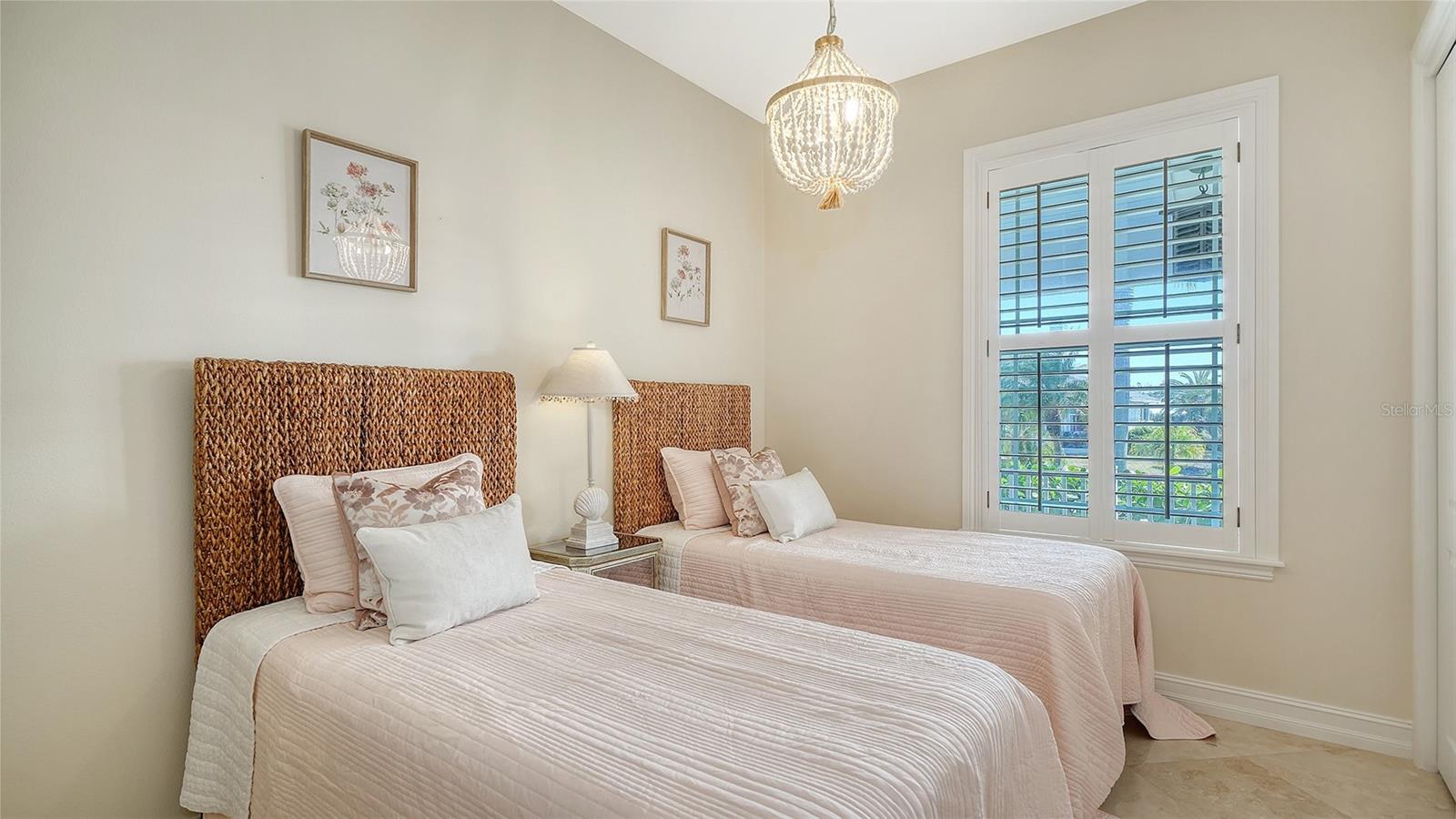 605 N POINT DR — photo 56