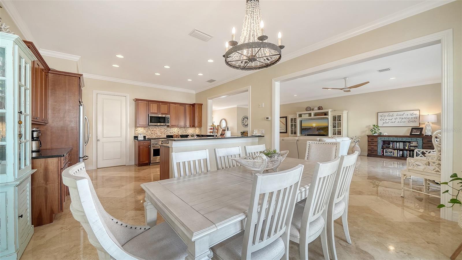605 N POINT DR — photo 27