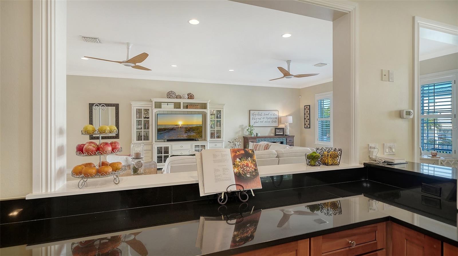 605 N POINT DR — photo 40